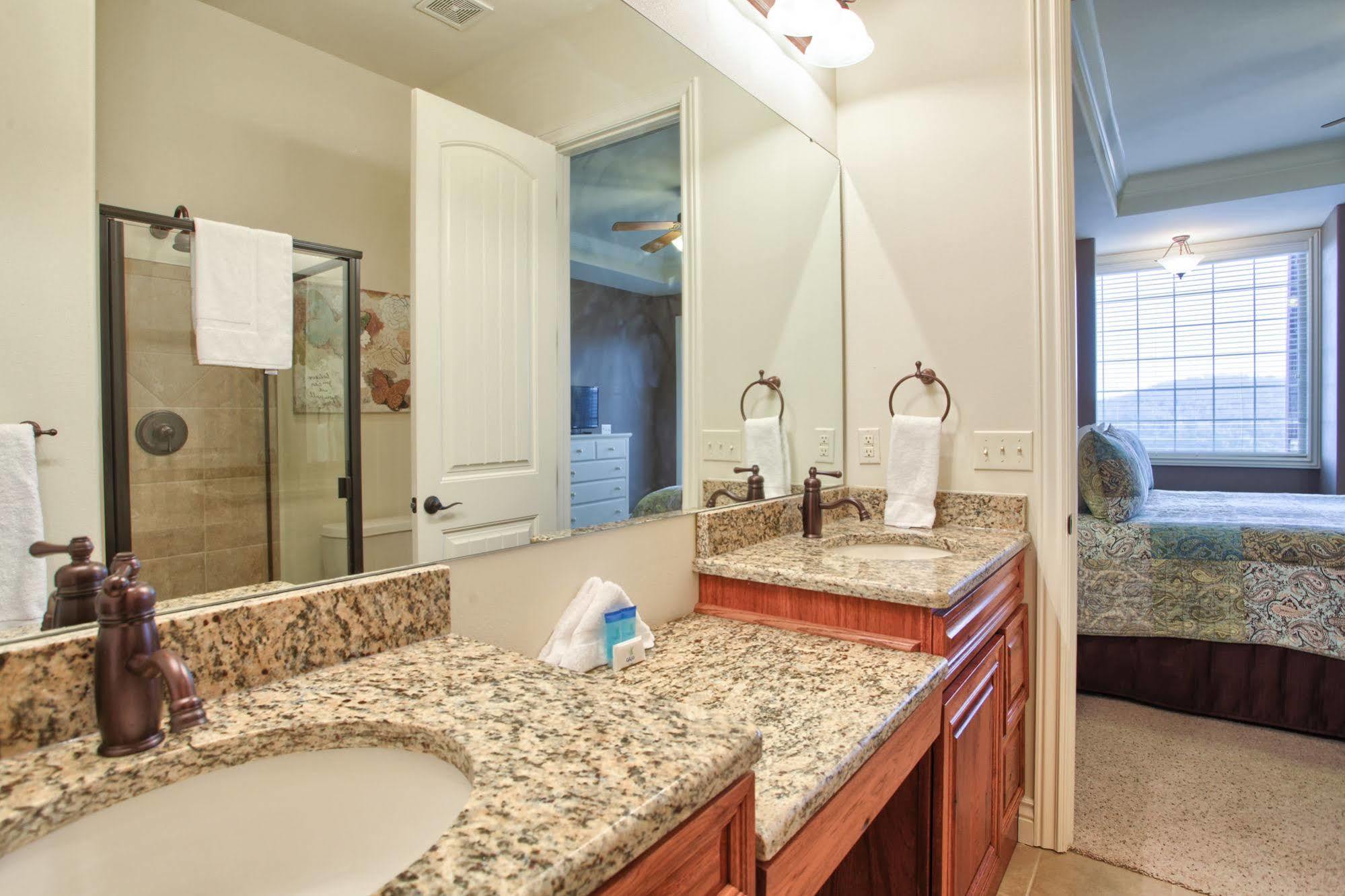 Cliffs Resort Table Rock Lake แบรนสัน ภายนอก รูปภาพ